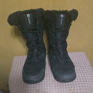 Columbia Women's Black and Gray Winter Boots